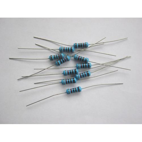 Resistor 1/2 Watt 8K2 Ohm