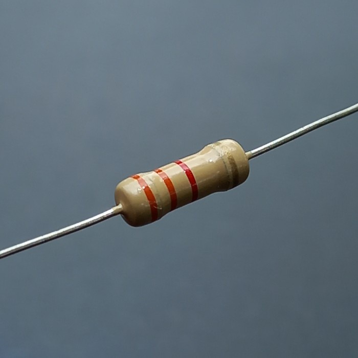 Resistor 1/2 Watt 3K3 Ohm